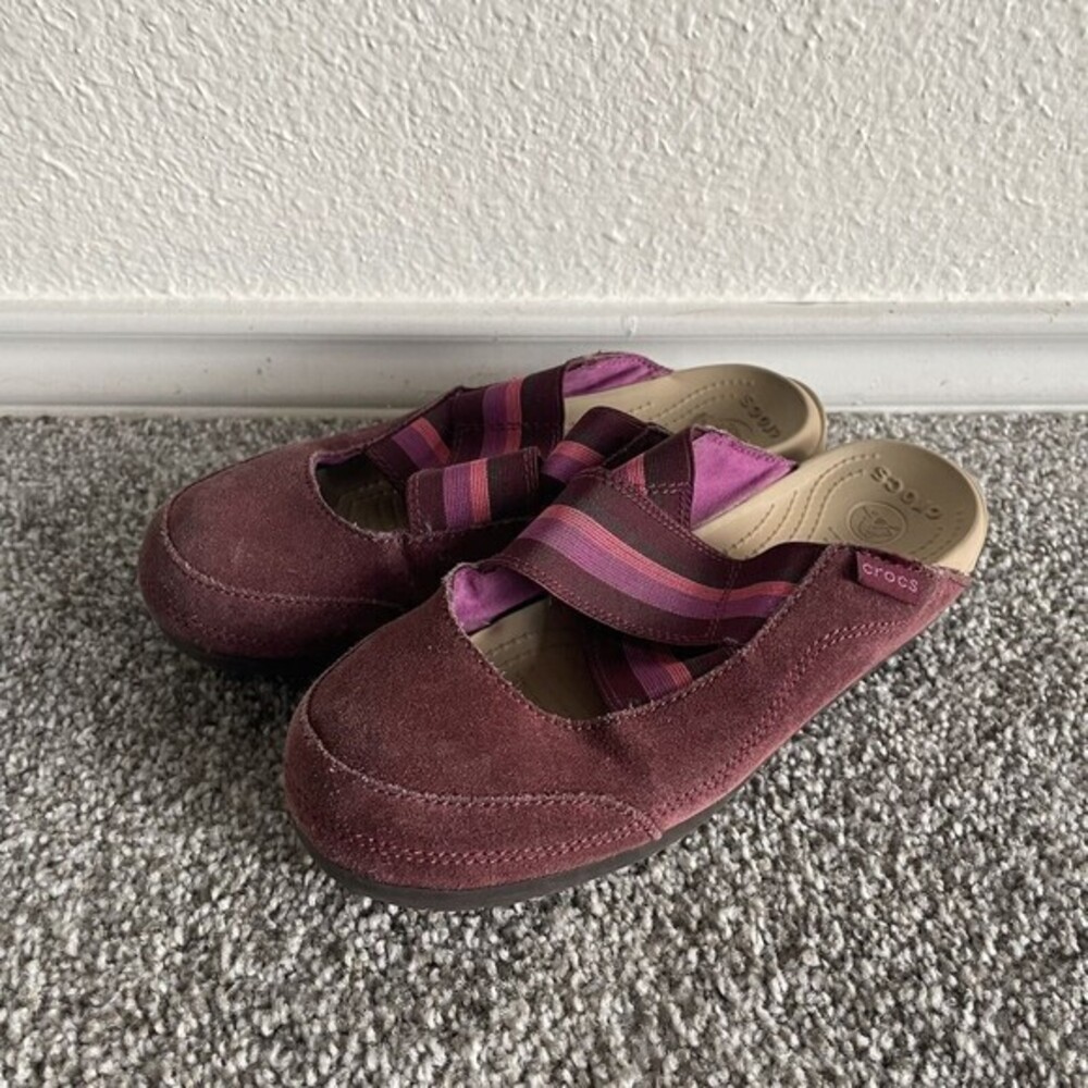 Crocs Edie Mule Shoes Women’s 6 Maroon Suede Slip On Flats Casual Slides 15489